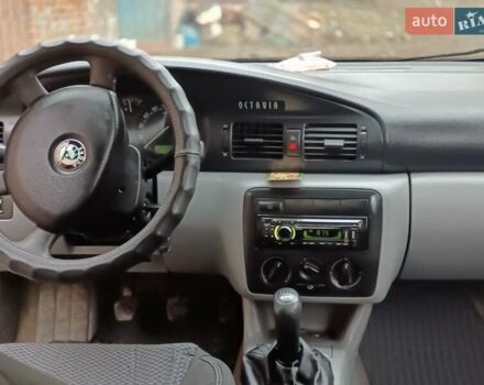 Зеленый Шкода Октавия, объемом двигателя 1.6 л и пробегом 301 тыс. км за 2800 $, фото 6 на Automoto.ua
