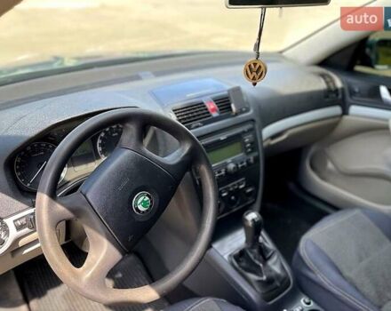 Зелений Шкода Октавія, об'ємом двигуна 1.6 л та пробігом 350 тис. км за 4500 $, фото 6 на Automoto.ua