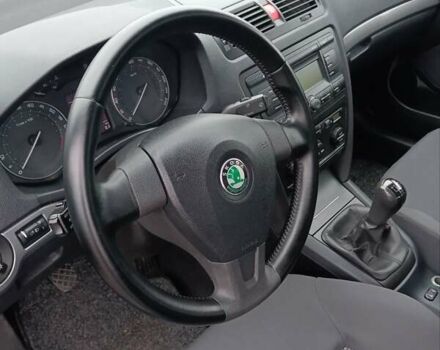 Зеленый Шкода Октавия, объемом двигателя 1.6 л и пробегом 215 тыс. км за 6250 $, фото 4 на Automoto.ua