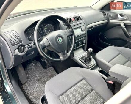 Зеленый Шкода Октавия, объемом двигателя 1.6 л и пробегом 215 тыс. км за 5500 $, фото 17 на Automoto.ua