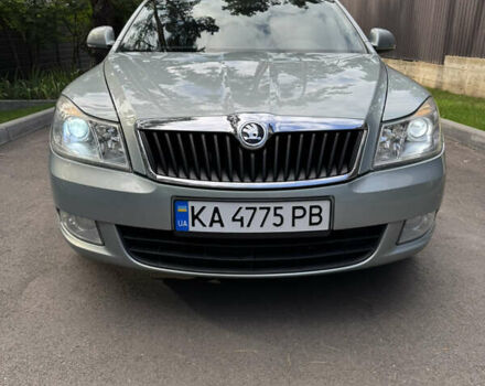 Шкода Октавия 2011 в Киеве на Automoto.ua Зеленый Шкода Октавия, объемом двигателя 1.6 л и пробегом 230 тыс. км за 7999 $, фото 4 на Automoto.ua