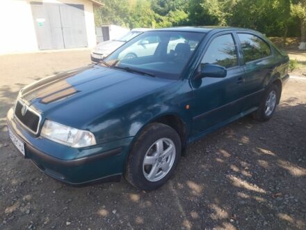 Зеленый Шкода Октавия, объемом двигателя 1.6 л и пробегом 330 тыс. км за 3500 $, фото 1 на Automoto.ua