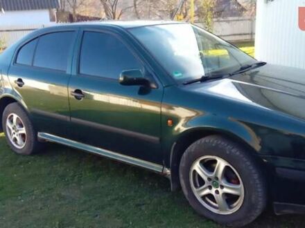 Зеленый Шкода Октавия, объемом двигателя 1.6 л и пробегом 290 тыс. км за 3300 $, фото 1 на Automoto.ua