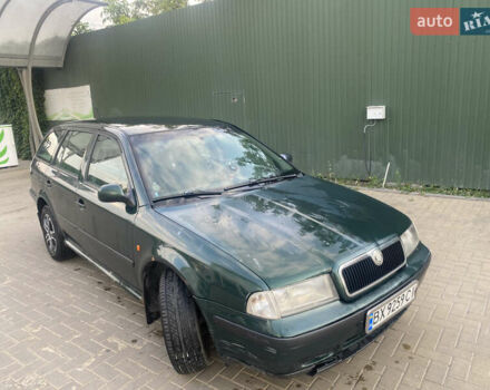 Зеленый Шкода Октавия, объемом двигателя 1.6 л и пробегом 500 тыс. км за 2200 $, фото 1 на Automoto.ua