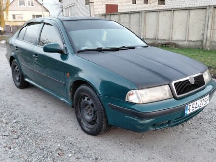 Зеленый Шкода Октавия, объемом двигателя 1.6 л и пробегом 300 тыс. км за 1550 $, фото 1 на Automoto.ua