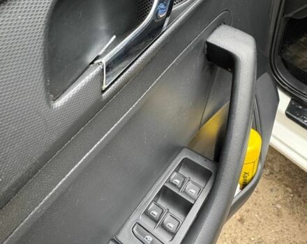 Белый Шкода Рапид, объемом двигателя 1.2 л и пробегом 230 тыс. км за 6300 $, фото 9 на Automoto.ua