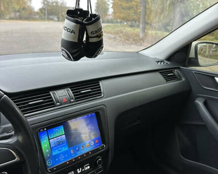 Білий Шкода Рапід, об'ємом двигуна 1.2 л та пробігом 230 тис. км за 8000 $, фото 8 на Automoto.ua