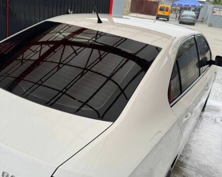 Белый Шкода Рапид, объемом двигателя 1.2 л и пробегом 230 тыс. км за 6300 $, фото 2 на Automoto.ua