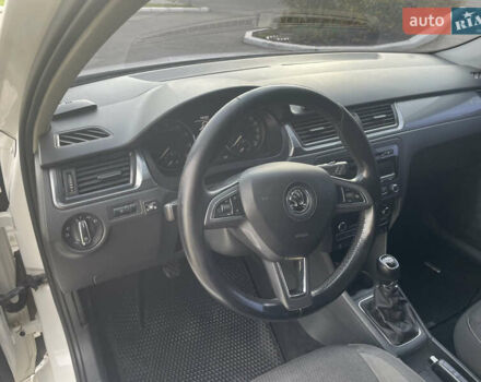 Белый Шкода Рапид, объемом двигателя 1.6 л и пробегом 210 тыс. км за 8500 $, фото 6 на Automoto.ua