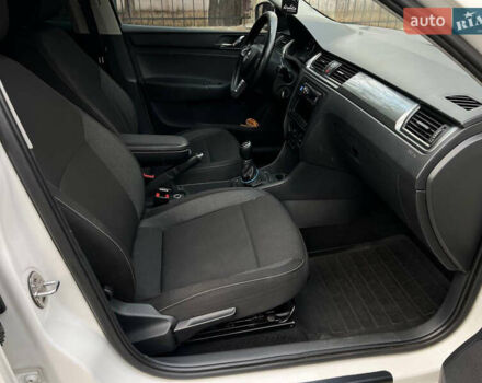 Белый Шкода Рапид, объемом двигателя 1.2 л и пробегом 192 тыс. км за 6500 $, фото 29 на Automoto.ua