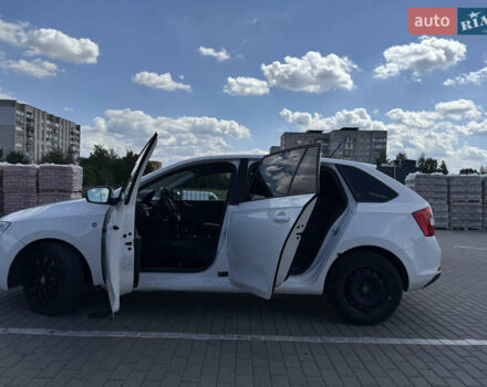 Белый Шкода Рапид, объемом двигателя 1.6 л и пробегом 260 тыс. км за 6090 $, фото 7 на Automoto.ua