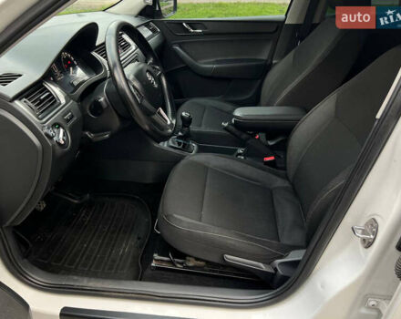 Белый Шкода Рапид, объемом двигателя 1.2 л и пробегом 192 тыс. км за 6500 $, фото 24 на Automoto.ua