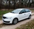 Белый Шкода Рапид, объемом двигателя 1.2 л и пробегом 147 тыс. км за 7400 $, фото 1 на Automoto.ua