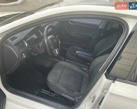 Белый Шкода Рапид, объемом двигателя 1.6 л и пробегом 210 тыс. км за 8500 $, фото 5 на Automoto.ua