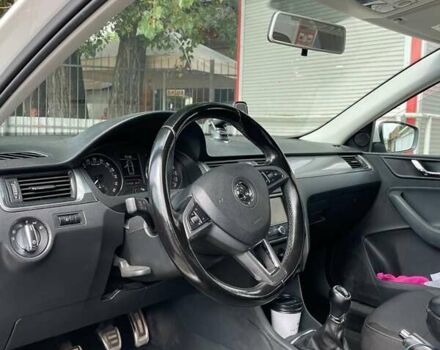 Белый Шкода Рапид, объемом двигателя 1.6 л и пробегом 240 тыс. км за 7000 $, фото 4 на Automoto.ua