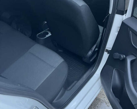 Белый Шкода Рапид, объемом двигателя 1.42 л и пробегом 239 тыс. км за 6800 $, фото 10 на Automoto.ua