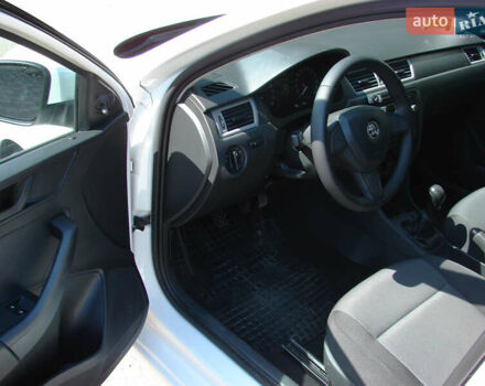 Белый Шкода Рапид, объемом двигателя 1.6 л и пробегом 223 тыс. км за 8300 $, фото 9 на Automoto.ua