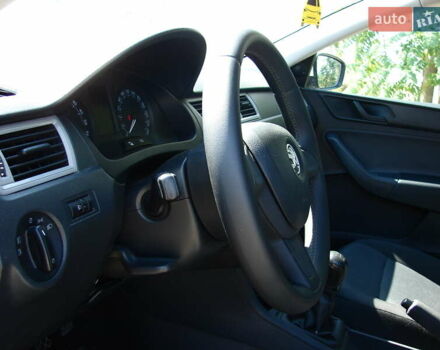 Белый Шкода Рапид, объемом двигателя 1.6 л и пробегом 223 тыс. км за 8300 $, фото 10 на Automoto.ua