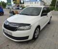 Белый Шкода Рапид, объемом двигателя 1.4 л и пробегом 235 тыс. км за 6900 $, фото 1 на Automoto.ua
