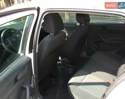 Белый Шкода Рапид, объемом двигателя 1.6 л и пробегом 223 тыс. км за 8300 $, фото 12 на Automoto.ua