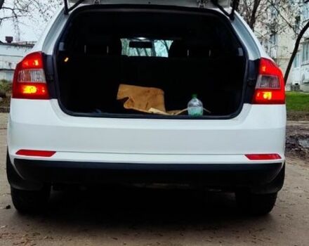 Белый Шкода Рапид, объемом двигателя 1.6 л и пробегом 200 тыс. км за 7600 $, фото 5 на Automoto.ua