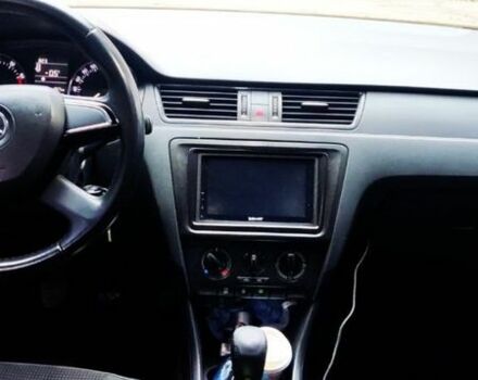 Белый Шкода Рапид, объемом двигателя 1.6 л и пробегом 200 тыс. км за 7600 $, фото 4 на Automoto.ua