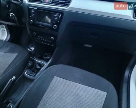 Белый Шкода Рапид, объемом двигателя 1.2 л и пробегом 220 тыс. км за 7500 $, фото 7 на Automoto.ua