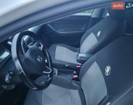 Белый Шкода Рапид, объемом двигателя 1.2 л и пробегом 220 тыс. км за 7500 $, фото 10 на Automoto.ua