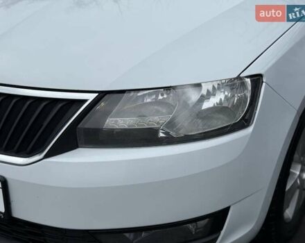 Белый Шкода Рапид, объемом двигателя 1.6 л и пробегом 249 тыс. км за 10900 $, фото 4 на Automoto.ua