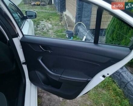 Белый Шкода Рапид, объемом двигателя 1.2 л и пробегом 220 тыс. км за 7500 $, фото 6 на Automoto.ua