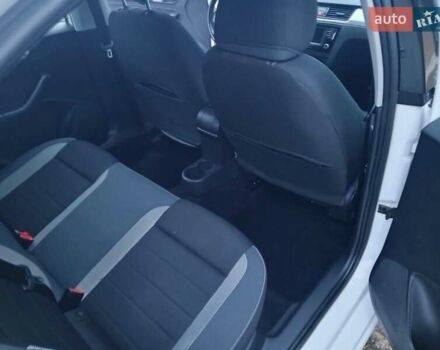 Белый Шкода Рапид, объемом двигателя 1.2 л и пробегом 220 тыс. км за 7500 $, фото 5 на Automoto.ua