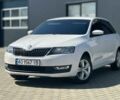 Белый Шкода Рапид, объемом двигателя 1 л и пробегом 160 тыс. км за 8000 $, фото 1 на Automoto.ua