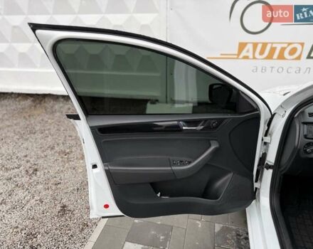 Белый Шкода Рапид, объемом двигателя 1.6 л и пробегом 249 тыс. км за 10900 $, фото 16 на Automoto.ua