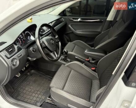 Белый Шкода Рапид, объемом двигателя 1.6 л и пробегом 249 тыс. км за 10900 $, фото 18 на Automoto.ua