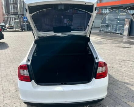 Белый Шкода Рапид, объемом двигателя 1.6 л и пробегом 350 тыс. км за 5300 $, фото 5 на Automoto.ua