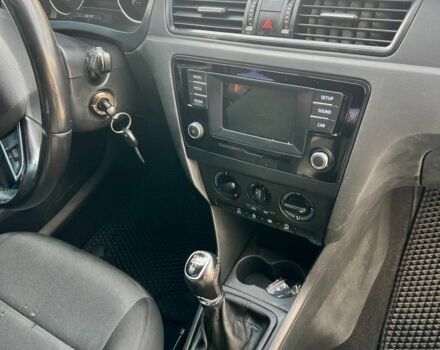 Белый Шкода Рапид, объемом двигателя 1.6 л и пробегом 350 тыс. км за 5300 $, фото 6 на Automoto.ua