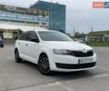 Белый Шкода Рапид, объемом двигателя 1.6 л и пробегом 230 тыс. км за 7900 $, фото 2 на Automoto.ua
