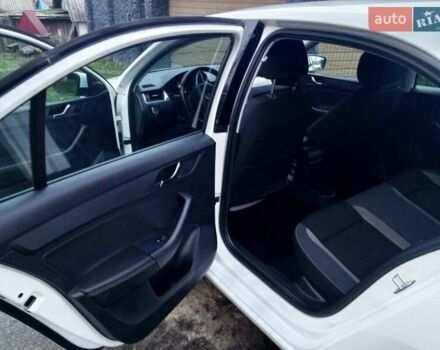 Белый Шкода Рапид, объемом двигателя 1.2 л и пробегом 220 тыс. км за 7500 $, фото 1 на Automoto.ua