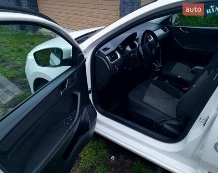 Белый Шкода Рапид, объемом двигателя 1.2 л и пробегом 220 тыс. км за 7500 $, фото 2 на Automoto.ua