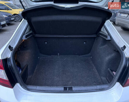 Белый Шкода Рапид, объемом двигателя 1.6 л и пробегом 105 тыс. км за 10500 $, фото 4 на Automoto.ua