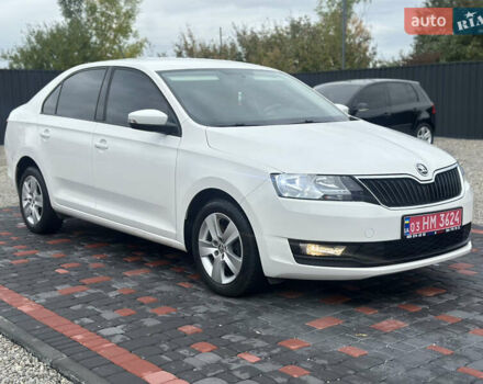 Белый Шкода Рапид, объемом двигателя 1.6 л и пробегом 220 тыс. км за 9800 $, фото 1 на Automoto.ua