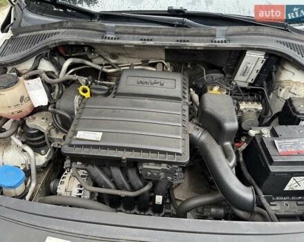 Белый Шкода Рапид, объемом двигателя 1.6 л и пробегом 226 тыс. км за 10000 $, фото 16 на Automoto.ua