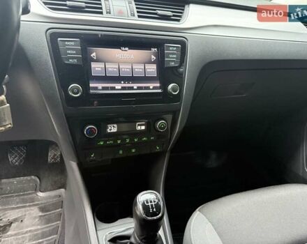 Белый Шкода Рапид, объемом двигателя 1.6 л и пробегом 226 тыс. км за 10000 $, фото 12 на Automoto.ua