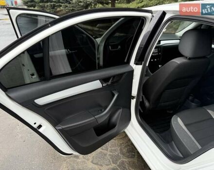 Белый Шкода Рапид, объемом двигателя 1.6 л и пробегом 226 тыс. км за 10000 $, фото 8 на Automoto.ua