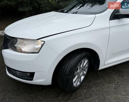 Белый Шкода Рапид, объемом двигателя 1.6 л и пробегом 226 тыс. км за 10000 $, фото 1 на Automoto.ua