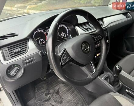 Белый Шкода Рапид, объемом двигателя 1.6 л и пробегом 226 тыс. км за 10000 $, фото 11 на Automoto.ua