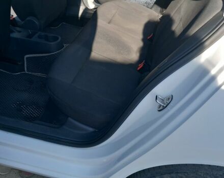 Белый Шкода Рапид, объемом двигателя 1.6 л и пробегом 235 тыс. км за 7500 $, фото 6 на Automoto.ua