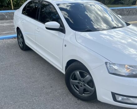 Белый Шкода Рапид, объемом двигателя 1.6 л и пробегом 198 тыс. км за 7650 $, фото 2 на Automoto.ua