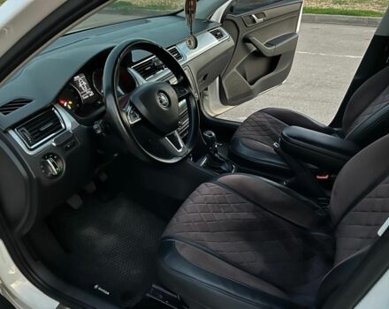 Шкода Рапид 2013 в Переяславе-Хмельницком на Automoto.ua Белый Шкода Рапид, объемом двигателя 1.6 л и пробегом 217 тыс. км за 7700 $, фото 3 на Automoto.ua