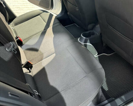 Белый Шкода Рапид, объемом двигателя 1.2 л и пробегом 132 тыс. км за 8500 $, фото 12 на Automoto.ua